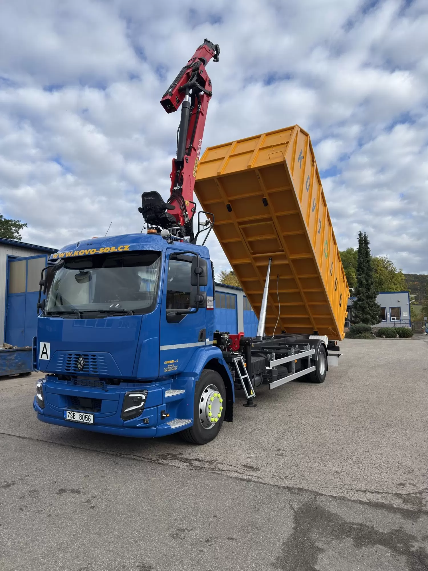 S hydraulickou rukou  Epsilon.